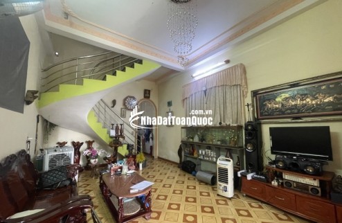 Bán nhà mặt phố Trương Văn Thành, Q.9, Hiệp Phú. DT 64m2, 2 tầng, 2PN. Sổ hồng, giá 4.9 tỷ. LH: 0933125879